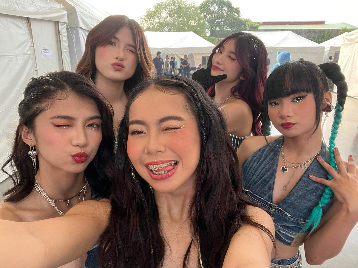 KAIAOfficialPH's tweet photo. [KAIA Guesting]

We're going on stage soon at #GMusicFest ❣

KAIA AT GMusicFest
#KAIA #KAIAatGMusicFest #ExtraGDayEveryday https://t.co/oiDAV2Nm1M