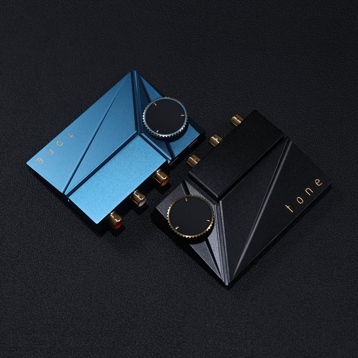 khadas_official's tweet photo. Spending time with your favorite stuff is so precious. Have an amazing weekend!

Coming soon~

#audiophile #khadastone2 #khadasaudio #hifi #hires #hifiaudio #minidesktopdac #desktopdac #desktopdacamplifier #desktopdacamp #Tone2Pro #Audio #Bluetooth #BTMagic #DAC #khadastone2pro https://t.co/pBQ7fUv266