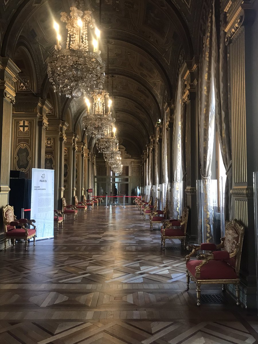 ansquer_laure's tweet photo. Pour ouvrir les #JournéesEuropéennesDuPatrimoine 
visite passionnante avec l’équipe du Patrimoine de la Ville de Paris @karen_taieb du magnifique Hôtel de Ville de Paris 🤩
Émerveillement devant tant de richesse patrimoniale témoin de l’Histoire de Paris !🤩 https://t.co/kWWvbYuVmX