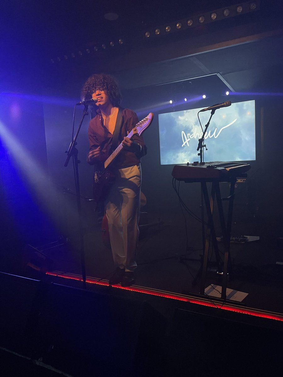 andreewofficial's tweet photo. 🎸 ayer fue un día brutal. Gracias a los que fueron a mi showcase y de paso escucharon x primera vez, par de temazos q estoy locoo x sacar. 16/sep @SalaElSotano #andreew #conciertosmadrid https://t.co/KebzRwdETa