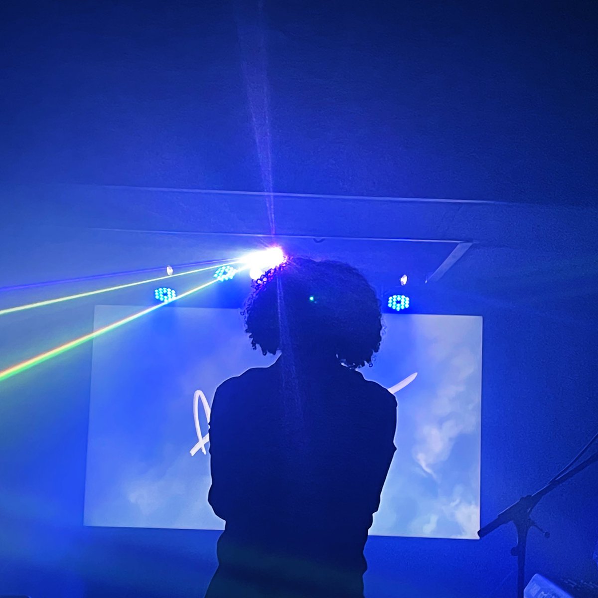 andreewofficial's tweet photo. 🎸 ayer fue un día brutal. Gracias a los que fueron a mi showcase y de paso escucharon x primera vez, par de temazos q estoy locoo x sacar. 16/sep @SalaElSotano #andreew #conciertosmadrid https://t.co/KebzRwdETa