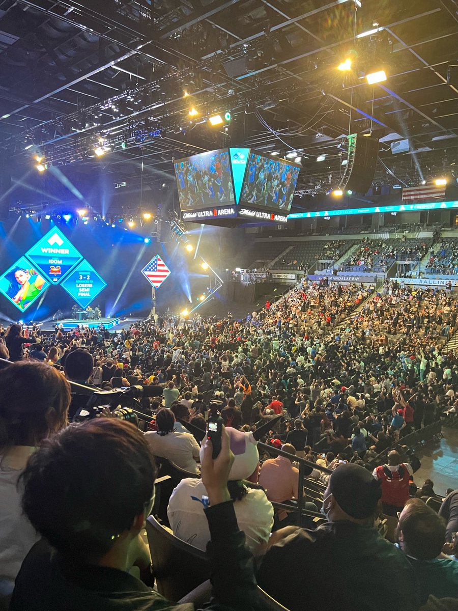 seitakadosawa's tweet photo. まもなく18時からいいすぽ！特別編！ラスベガスで開催された格闘ゲームの祭典 #EVO に橘ゆりかが潜入レポート！！！
感動の連続！日本人プレイヤーの奮闘をお届け致します！

#いいすぽ！
#バカリズム
#橘ゆりか https://t.co/3eTgVCpekS