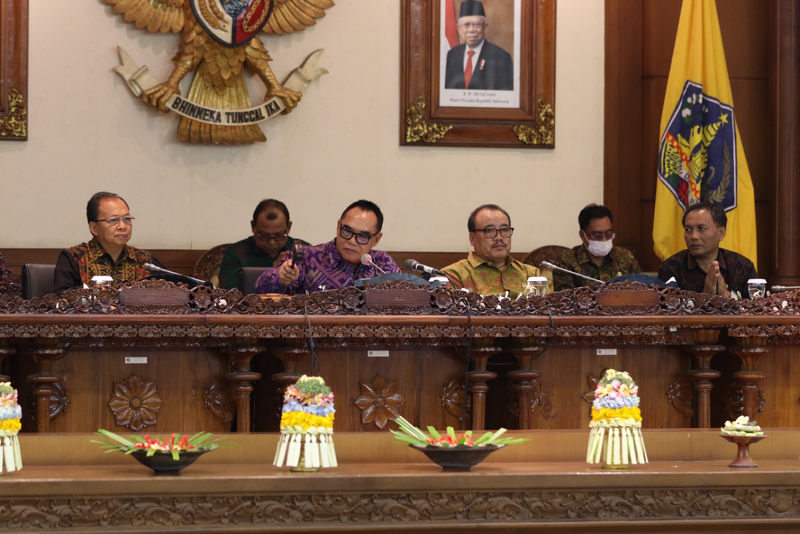 Baliportal_news's tweet image. DPRD Bali Setujui Empat Raperda Jadi Perda

#DPRDBali #etujuiEmpatRaperda #JadiPerda

baliportalnews.com/2022/09/dprd-b…