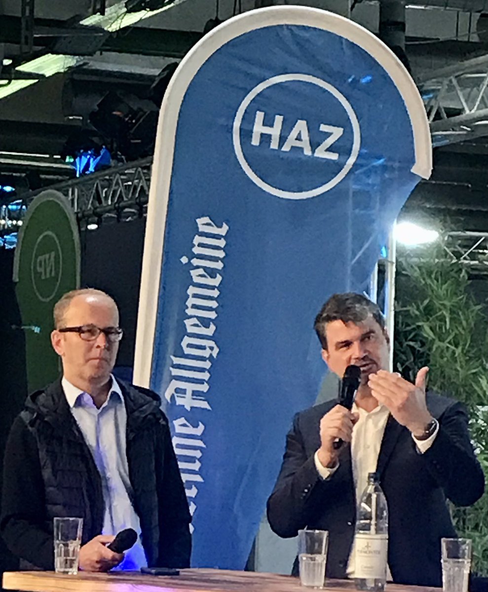 enercity_presse's tweet photo. „Elektrisches Fahren ist DER Treiber für #Klimaschutz. Jeder Ladevorgang mit 100% Ökostrom senkt #CO2-Emissionen signifikant“, so Jan Trense bei den E-Days der @HAZ in #
Hannover. #nachhaltigkeit #mobilitaetswende #klimaneutralitaet https://t.co/4KbVFiXoiH