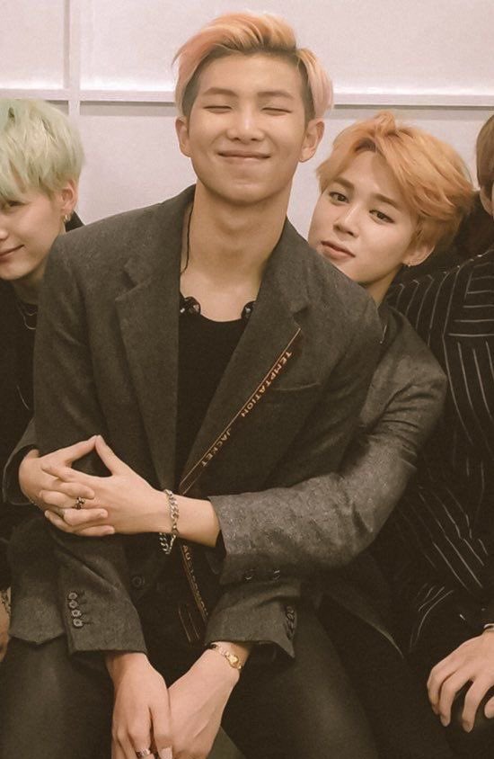 koodimplee's tweet photo. +1 year with the Nam to my jimin 🤍

Sei una personcina fantastica, sono così felice di averti conosciuta. Ti voglio bene deb 🫂🤍
@artsjoon_ https://t.co/u3AwV7yV6p