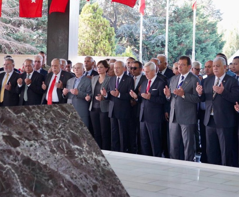 Yahu siz astınız, siz! 

İdamını kutladınız. 
Bu numara tutmaz. 
Bu günah çıkmaz.