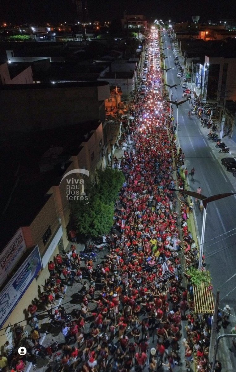 aldemirrn's tweet photo. Manifestação gigante ontem de @LulaOficial e @fatimabezerra na cidade de Pau dos Ferros/RN. Sem a presença de nenhum dos dois candidatos e uma multidão de gente na rua. #LulaNo1oturno #fatimagovernadora #omelhorvaicomeçar #paudosferros https://t.co/XtGXsSCPej