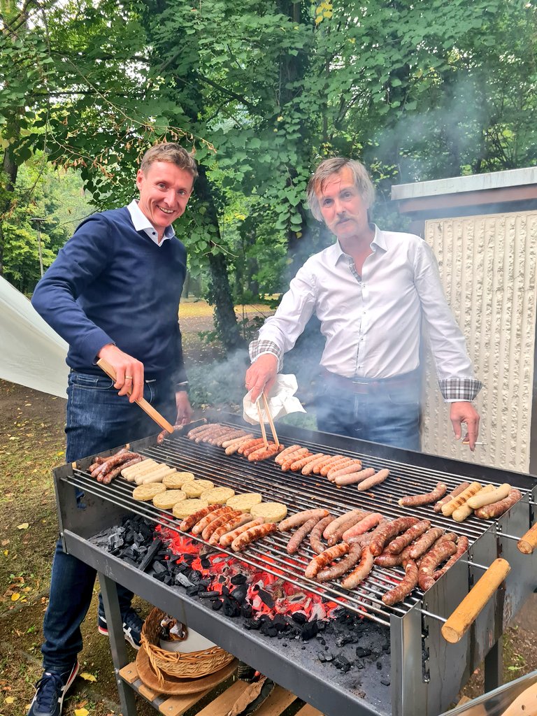 LandLeute's tweet photo. Ganz ehrlich, sowas kriegt man nur mir @Andreas_Brohm gewuppt. Vielen Dank für 7 gemeinsame Jahren #Leader in der #Altmark und den gelungenen Abschluss der Förderperiode. Erfolge gibt's auch ganz viele. Diese können hier nachgelesen werden: https://t.co/zRqwpyiJ8T https://t.co/PeOiDLZTuA