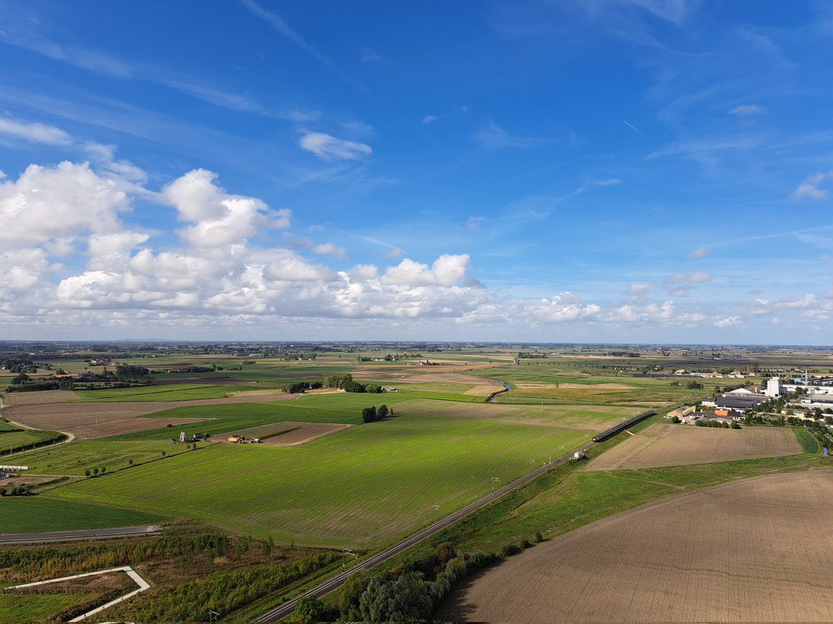 vdb_vicky's tweet photo. Uitzicht vanop de Ijzertoren te Diksmuide. 11u10. #vrtweer https://t.co/UGX4IAz0Bt