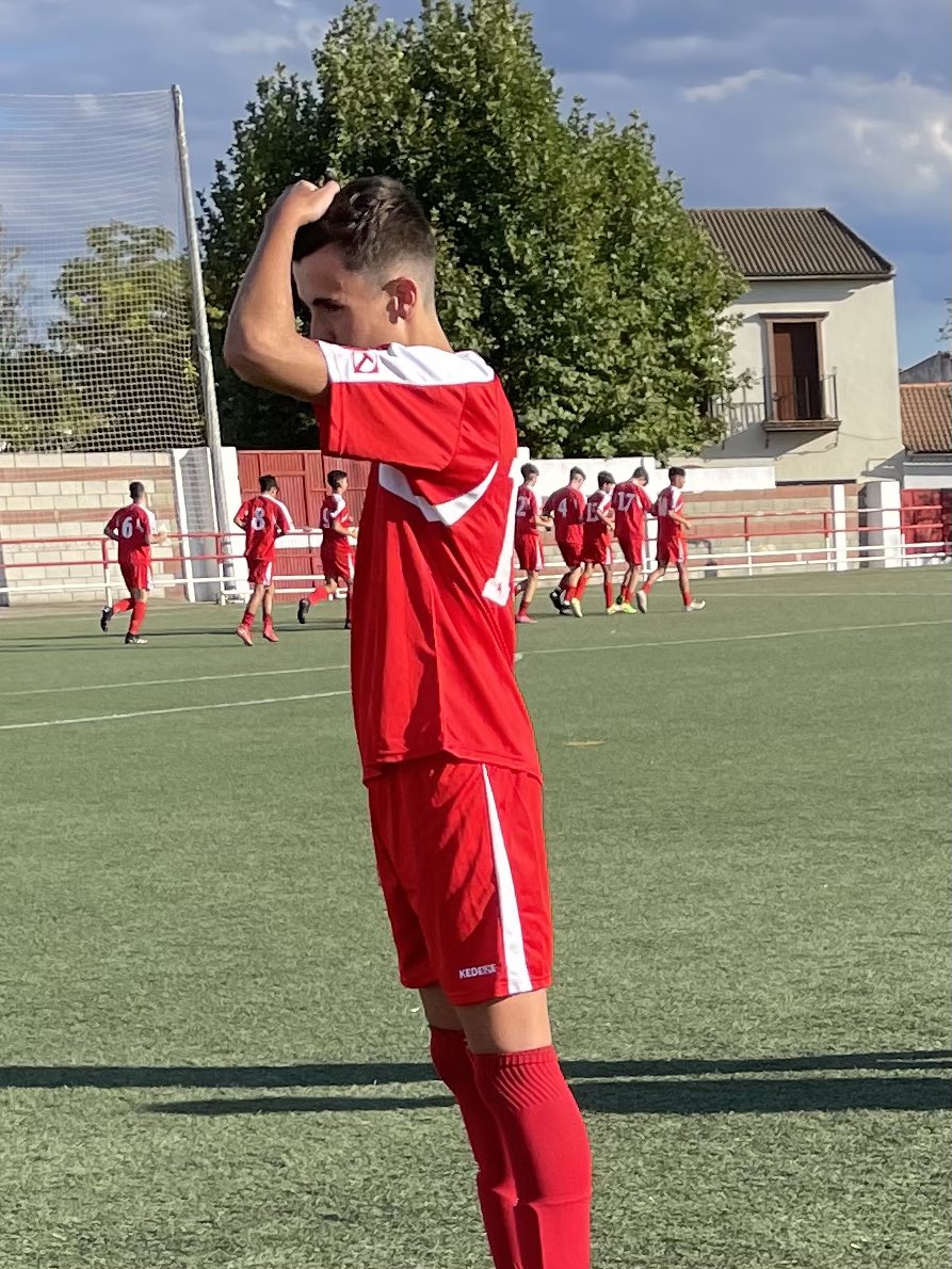 germanescuder19's tweet photo. Gracias a @cdalcala1991 por el trato y buen ambiente,buena primera prueba de los nuestros . 2-2 nos enseñaron que conceptos del juego necesitamos trabajar y dar prioridad sobre otros comportamientos. https://t.co/QOudYiGCEw