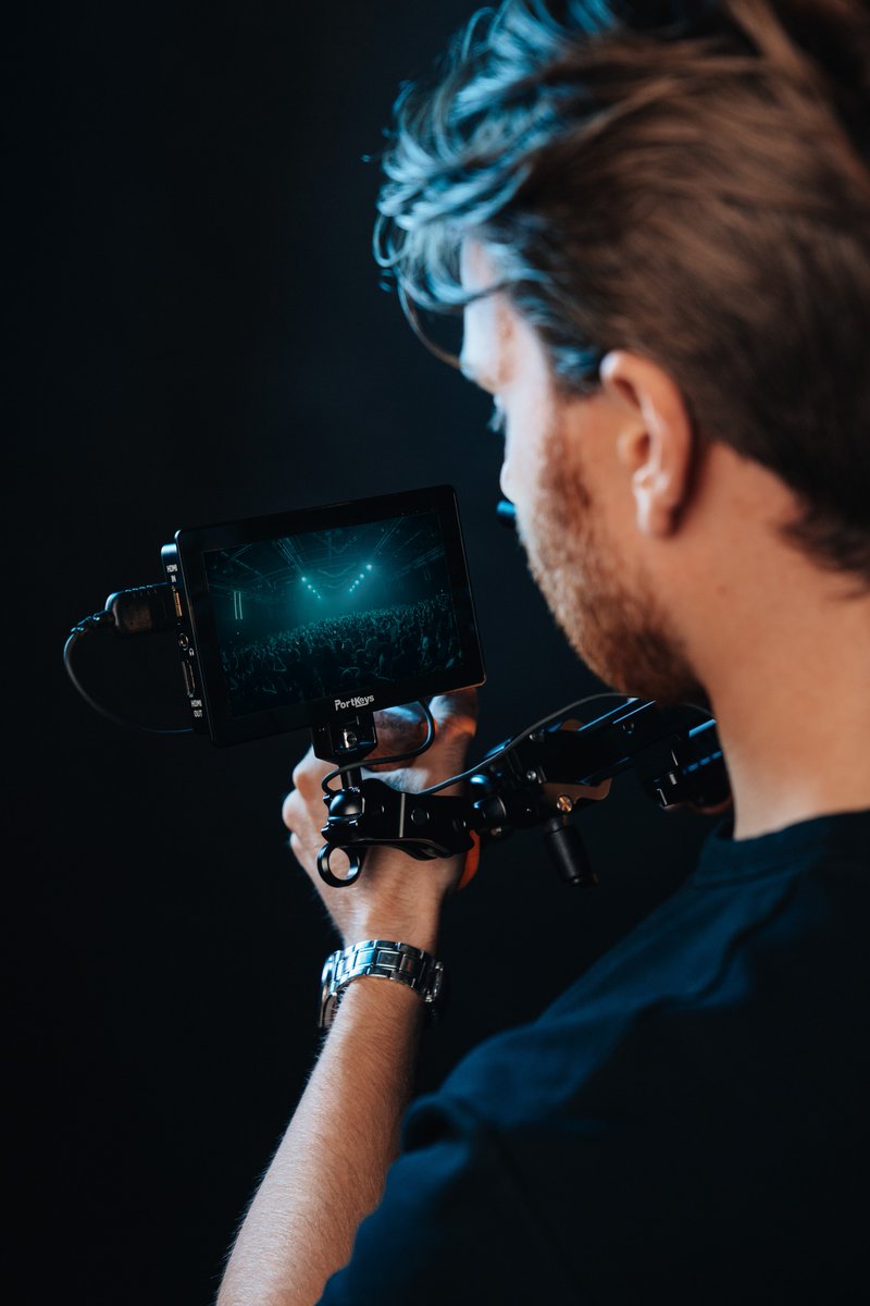 Portkeys_global's tweet photo. Sony FX3 setup shared by Alfred Bolsöy

Everything is ready to feel the atmosphere of the music event site. ▶🎶

#cameragear #camerasetup #videography #videographylife #producers #sonycine #sonya7iv #sonya7siii #fx3 #portkeys #lh5pii https://t.co/QPVibI80GH