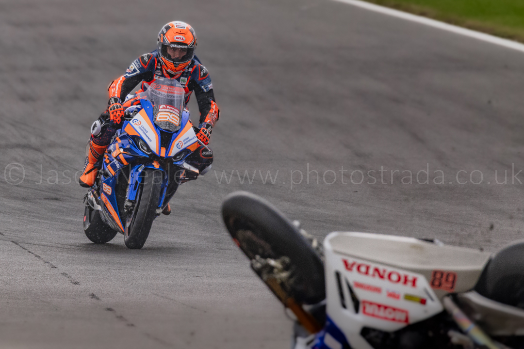 photostrada's tweet photo. Shot of @ChrissyRouse avoiding Tom Neave, who you can see his bike flying through the air at the bottom of the frame. Track was getting wetter at this point at Snett. Chrissy had a frustrating weekend, but will be back on the pace at Oulton for sure. https://t.co/52aeOmV3FW