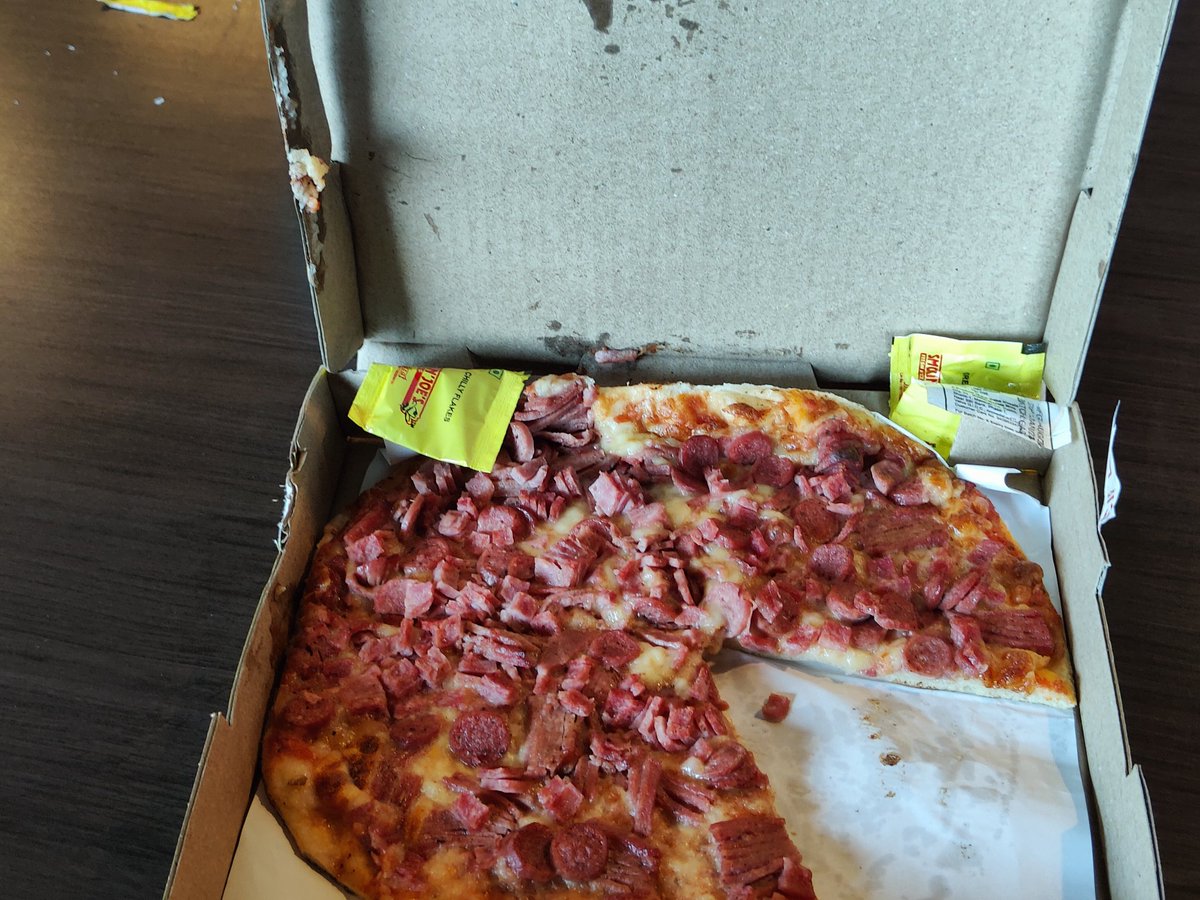 hackmum's tweet photo. After a deep dive into #dotnetmaui and halfway through the workshop, its time for a pit stop and networking. #dotnetmauimum22 https://t.co/oIUqEoiRSm