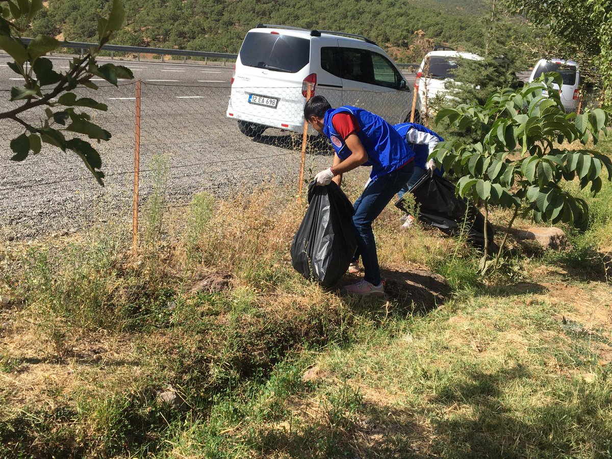 Karan Parkı

“Biz doğayı korudukça doğa da bizi korur” diyerek gönüllü gençlerimizle birlikte 17 Eylül Dünya Temizlik Günü etkinliği gerçekleştirdik. 🌎♻️

#YeşilBeceriler
#TemizDünya