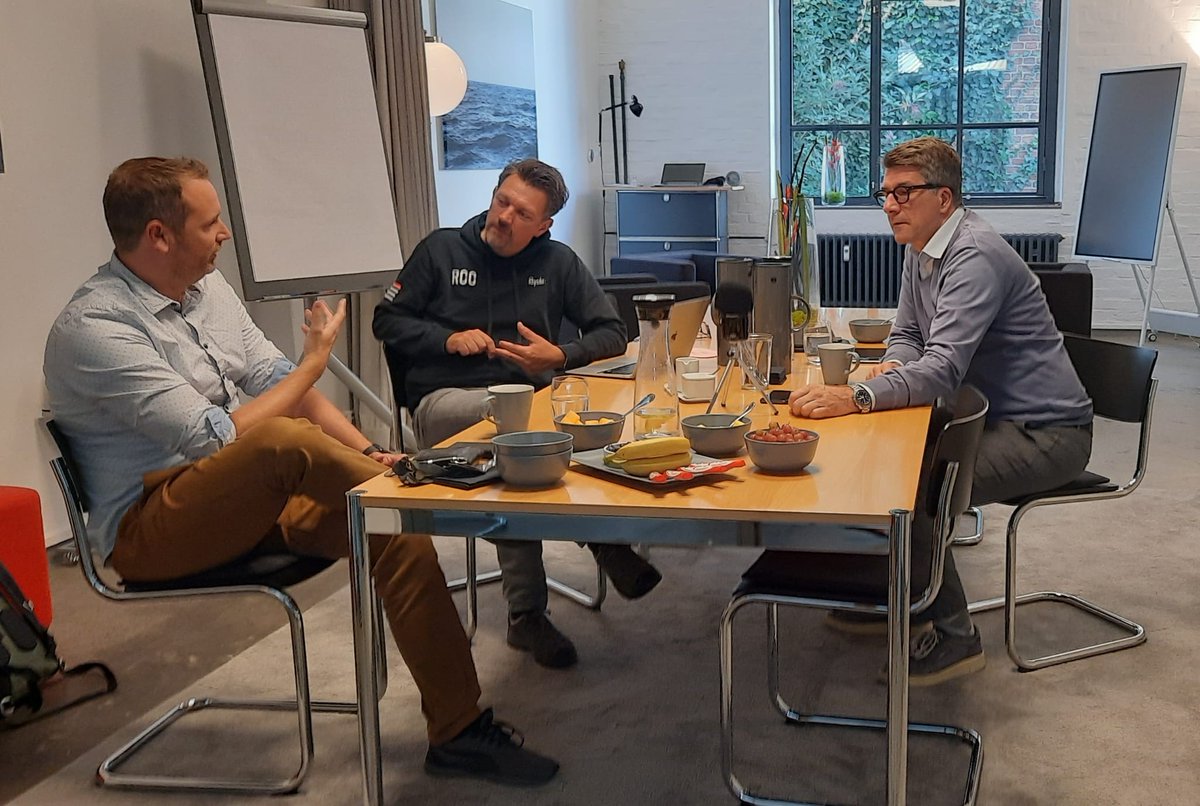 Das war ein wirklich anregendes und spannendes Gespräch mit <a href="/AndreasKaemmer/">Andreas Kämmer</a> <a href="/comspace/">24 hour space</a>  u.Lars Bohlmann von #Hettich über eine Idee, die an unterschiedlichen Orten u. zu verschieden Zeiten entstanden ist. Bald als #podcast zu hören. 
#spendedeintalent #netzwerken #Digitalisierung