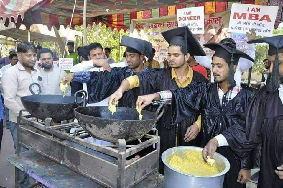 न मैं चोर हूं , न मैं चौकीदार हूं‌ ,
साहब मैं तो बेरोजगार हूं....!

जुमला नहीं रोजगार दो ,

#राष्ट्रीय_बेरोजगार_दिवस 
 #NationalUnemploymentDay