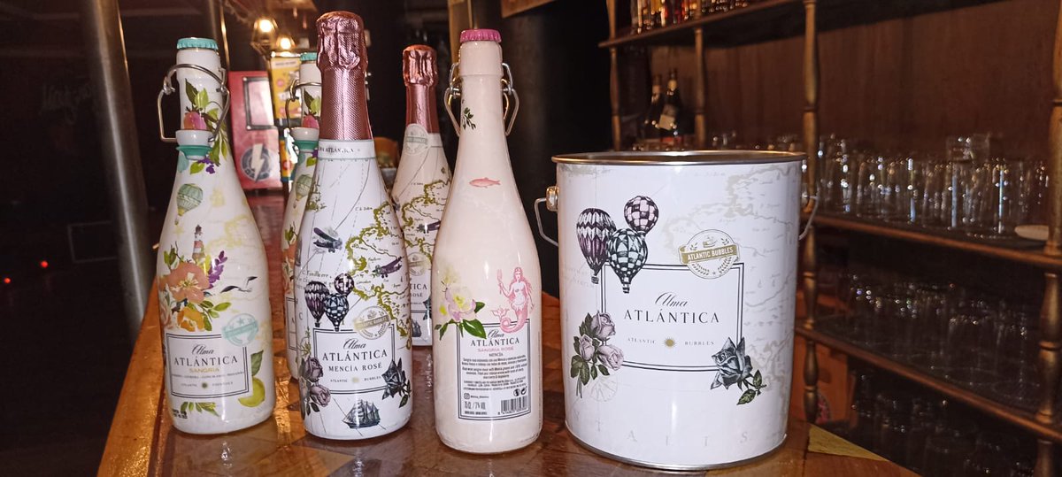 elassonartistas's tweet photo. Que a mensaxe de #ElasSonArtistas vaia calando é algo do que nos sentimos orgullosas 💜; por iso, que tanto #AlmaAtlántica 🍾🫧 como @BodMartinCodax nos elixirian para patrocinarnos esta quinta edición é unha gran honra.
#ElasSonArtistas #ESA22
https://t.co/0VjCH4z9JI https://t.co/lH8GtzCzCv