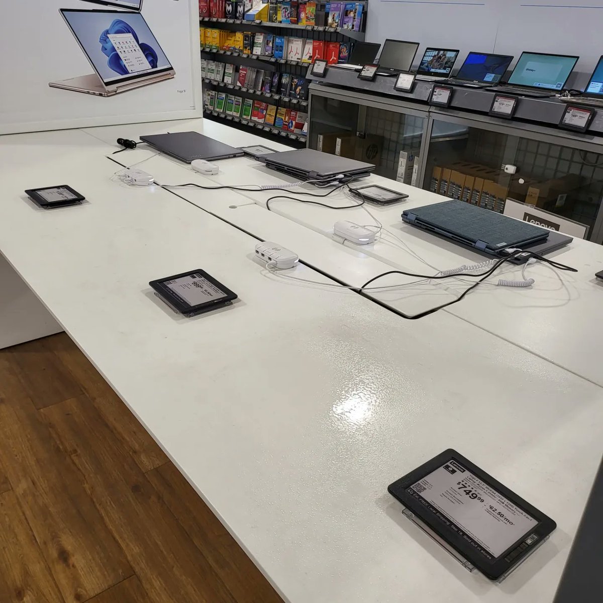 LenovoBeast's tweet photo. End of summer cleaning. #premiumstars#wearelenovo https://t.co/irVrVeklpd