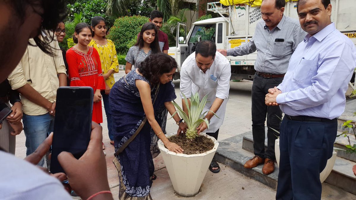 macnss's tweet photo. @macnss conducted the "Plantation Drive", under the aegis of 'Swatchta Pakhwara' in the college premises for a better and green future.
#macnss #PlantationDrive #SwachhtaPakhwada #Green #Clean #plants @moefcc @YASMinistry @PMOIndia @ianuragthakur @Anurag_Office @_NSSIndia @NssrdD https://t.co/DBiNWgPQed