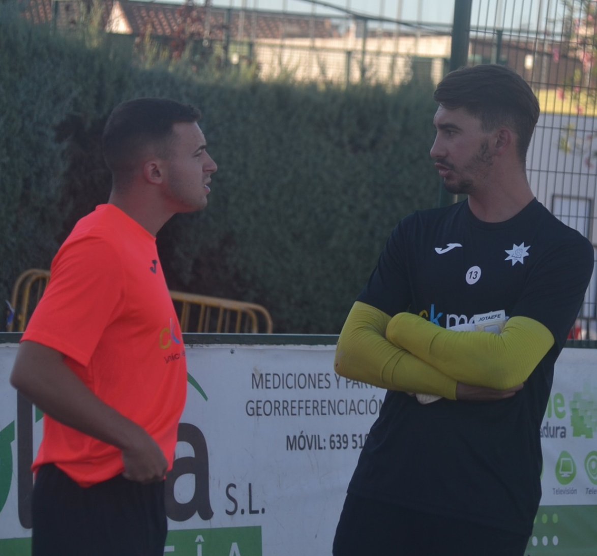 UCLaEstrella's tweet photo. 💬🗨️
🤔A.G: Fran, ¿a tí te habían hablado de la magia del Cipriano cuando fichaste?
🤨F.D: Ni idea, sólo había escuchado la del Bernabeu
😮A.G.: Pues dicen que hay que aquí nadie se rinde, yo sigo flipando con lo del Domingo 
😬F.D:¿Y esto es así cada partido?
😉A.G: Vivámoslo🙌 https://t.co/P0xLu8tv0t