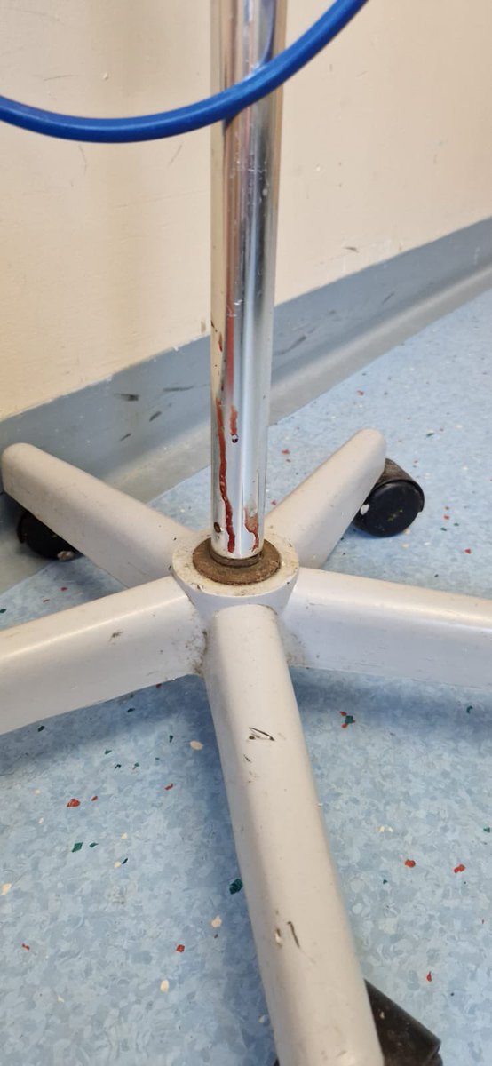 racheltcomps's tweet image. Overflowing infectious waste not being changed, blood stained equipment, gdpr breaches and multiple failings in critical care at #basildonhospital 
My relative  is critically ill and you are failing at every single level. Contact me @MSEPatientExp  @DianeSarkar @clarepan