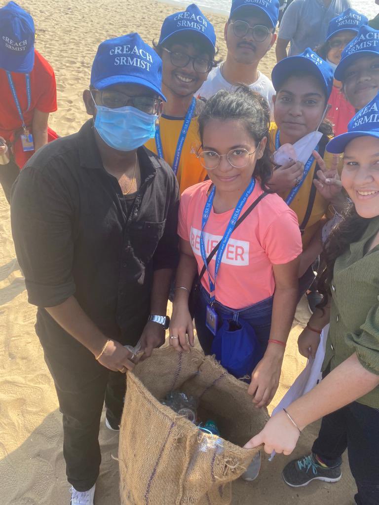 NorwayAmbIndia's tweet photo. As I join @AfrozShah1 in Mumbai today, colleagues from the Embassy are in #chennai with enthusiastic participation of numerous young volunteers in #marinabeach on #internationalcoastalcleanupday. Congratulations to #INOPOL @SRM_Univ. @norwayinindia https://t.co/Eeweg2OYBz