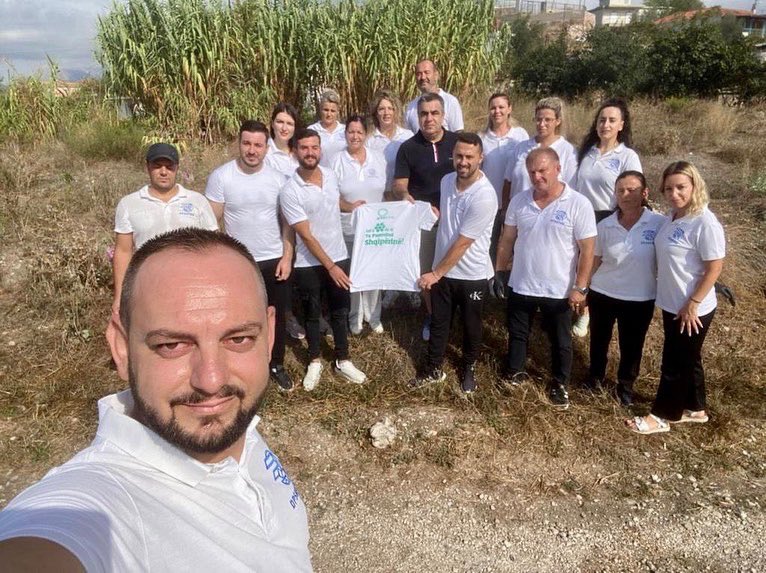 BGonxhja's tweet photo. 😇Në ditën Botërore të Pastrimit, me kolegë nga DRSHTRR Sarandë, mblodhëm mbetje plastike e jo të vetëdegradueshme në zonën pranë rajonales sonë jugore! Mjedisi i pastërt = detyrim qytetar! Çdo rajonale e DPSHTRR anembanë vendit, atje ku moti lejoi, doli sot në aksion pastrimi!💚 https://t.co/PegJY6cV5c