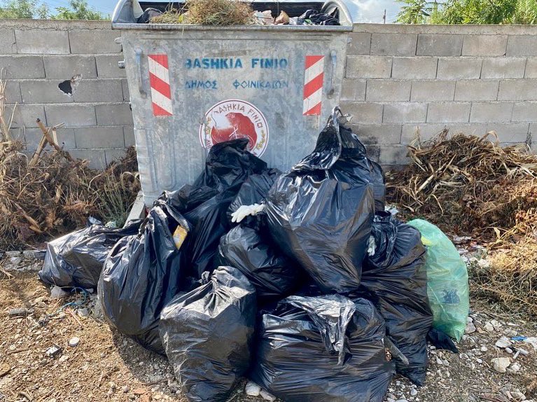 BGonxhja's tweet photo. 😇Në ditën Botërore të Pastrimit, me kolegë nga DRSHTRR Sarandë, mblodhëm mbetje plastike e jo të vetëdegradueshme në zonën pranë rajonales sonë jugore! Mjedisi i pastërt = detyrim qytetar! Çdo rajonale e DPSHTRR anembanë vendit, atje ku moti lejoi, doli sot në aksion pastrimi!💚 https://t.co/PegJY6cV5c
