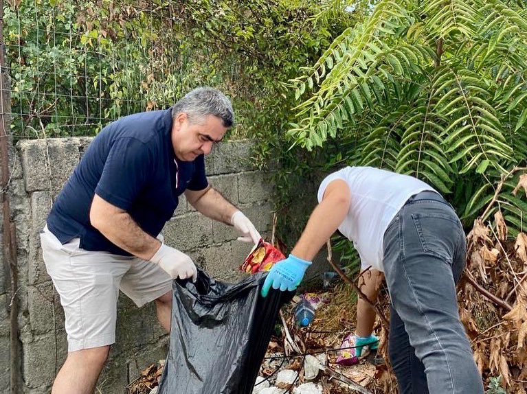 BGonxhja's tweet photo. 😇Në ditën Botërore të Pastrimit, me kolegë nga DRSHTRR Sarandë, mblodhëm mbetje plastike e jo të vetëdegradueshme në zonën pranë rajonales sonë jugore! Mjedisi i pastërt = detyrim qytetar! Çdo rajonale e DPSHTRR anembanë vendit, atje ku moti lejoi, doli sot në aksion pastrimi!💚 https://t.co/PegJY6cV5c