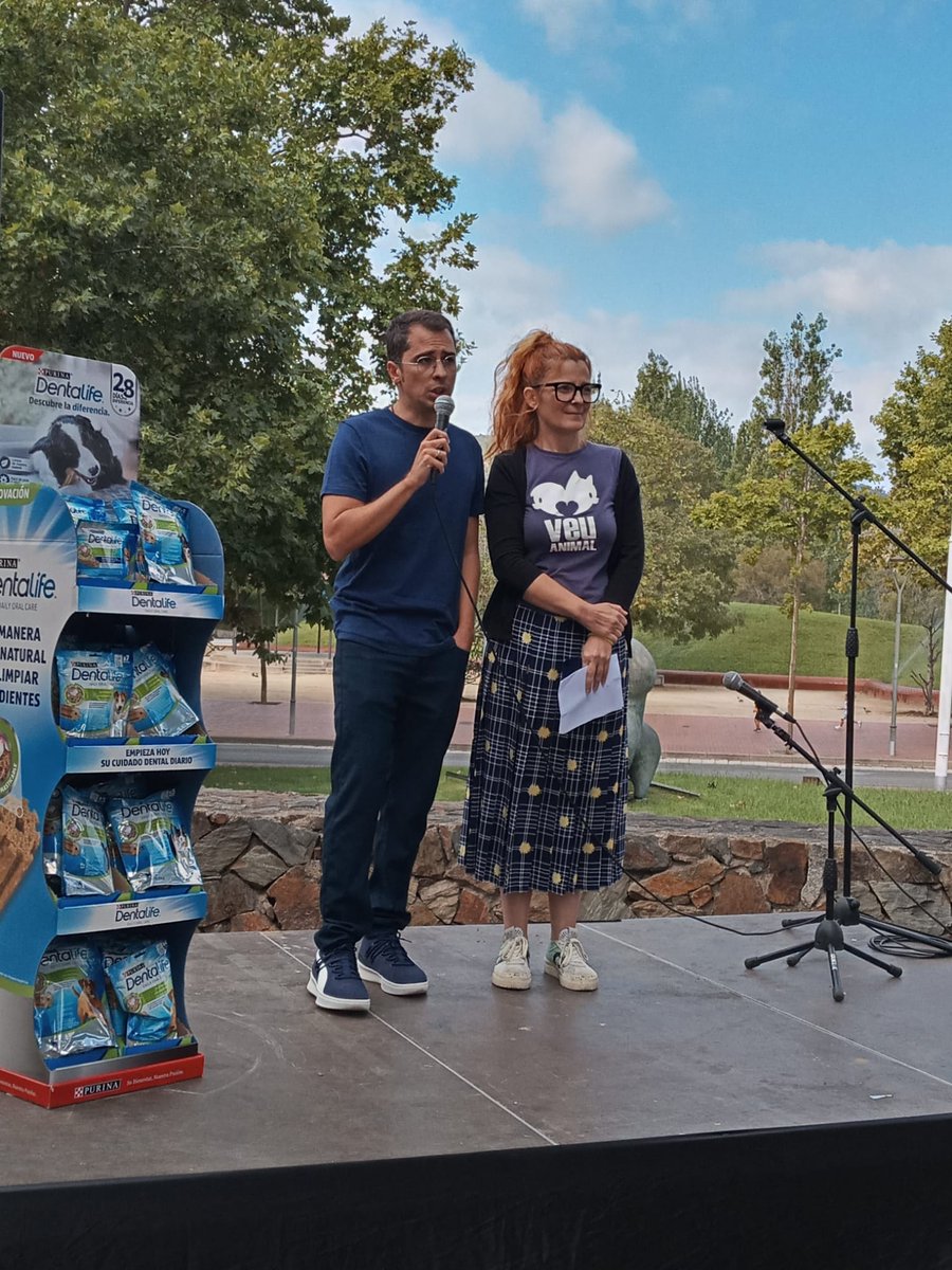 scgramenet's tweet photo. El regidor de Medi Ambient @alvarorodilla dona la benvinguda a les persones assistents a la Fira de @veuanimal al Parc d'Europa
Fins a les 20 h es podrà gaudir d'un munt d'activitats per a tots els públics https://t.co/6mVjoK6sgH