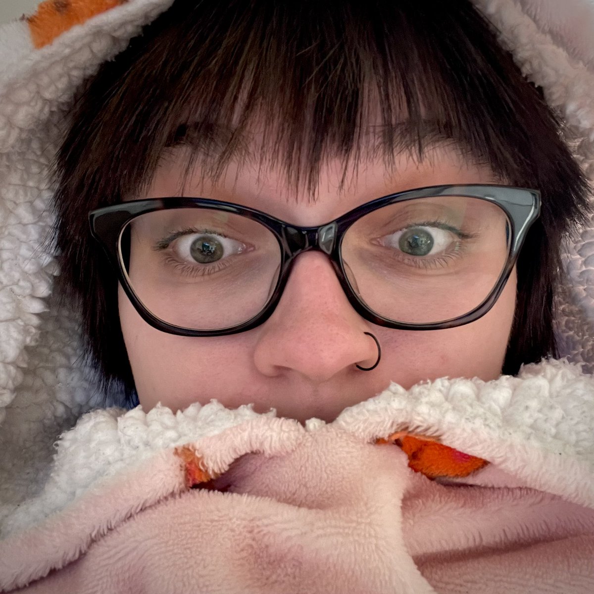 Wolvensam's tweet photo. I declare Cold Girl Autumn season officially open 🥶 #freezinghell https://t.co/xlzfRgZp9l