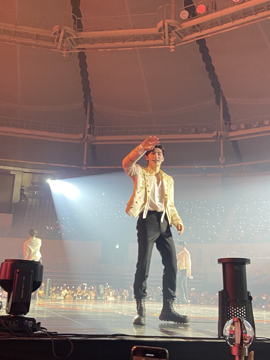 pshsuit's tweet image. sunghoon waved to an engene 😭 i’ve never been this jealous