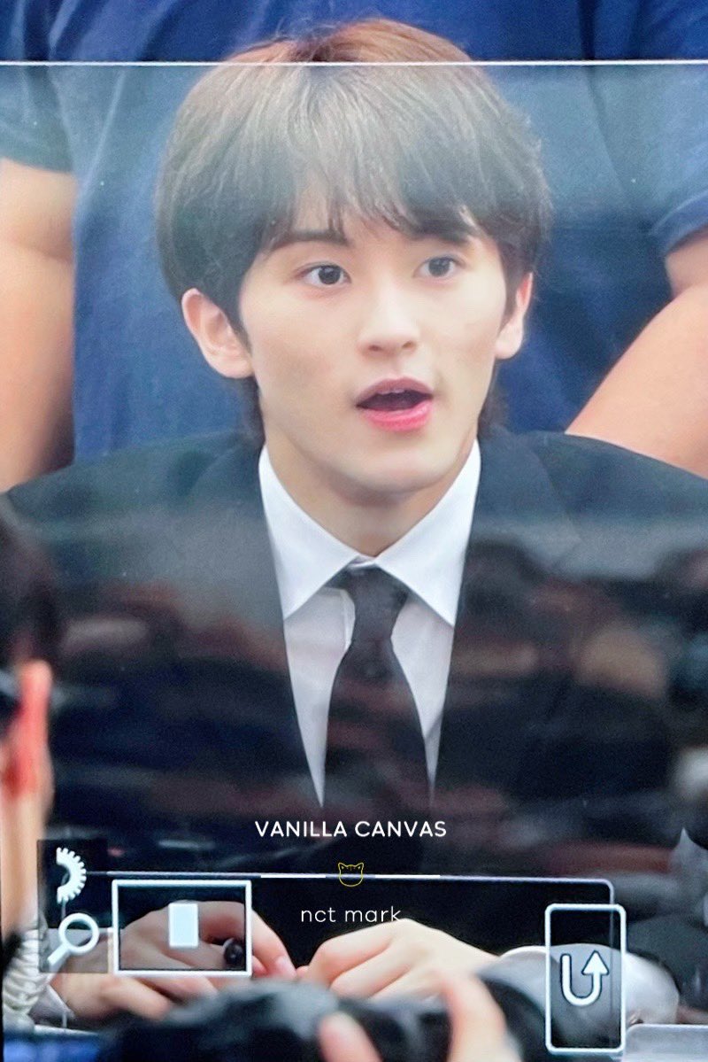 canadaboymark's tweet photo. 애-                          옹 https://t.co/B90kWRJ7Ms