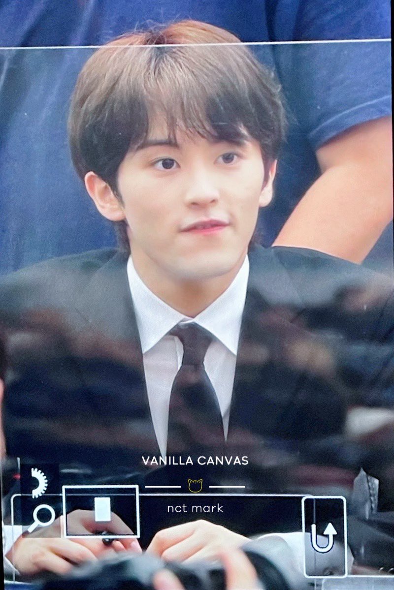 canadaboymark's tweet photo. 애-                          옹 https://t.co/B90kWRJ7Ms