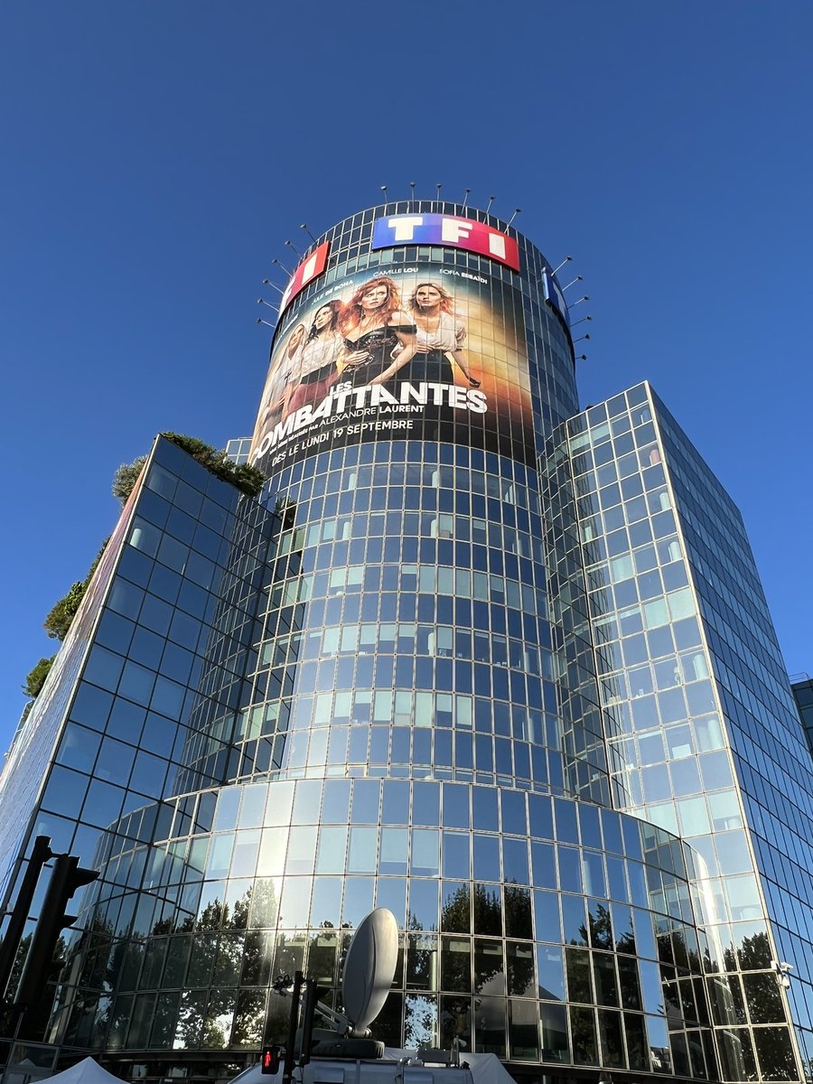 TF1's tweet photo. Le @GroupeTF1 vous ouvre ses portes pour les #JEP2022  ! 
@MinistereCC @JEP @histoiretv https://t.co/Uehwij7H8W
