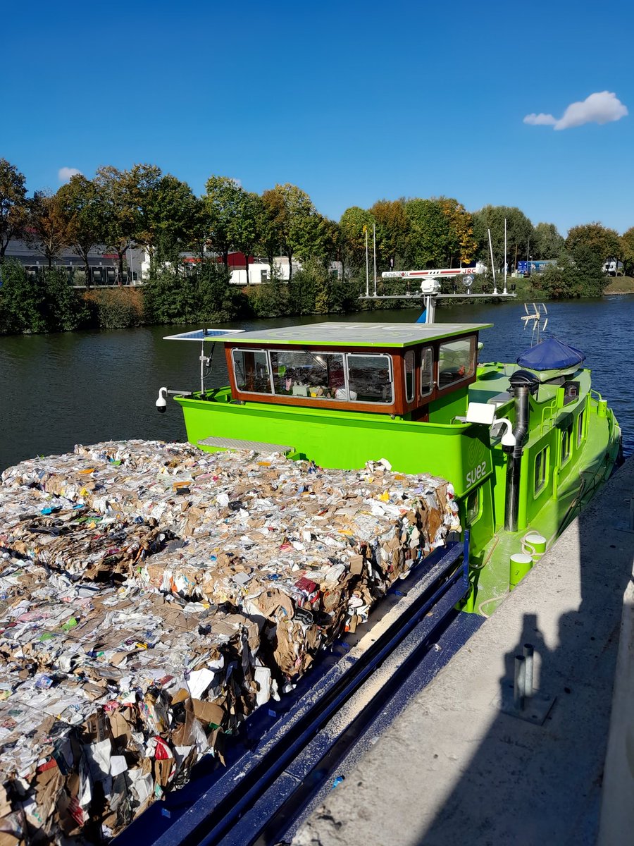 segolene_behr's tweet photo. 👉 Aujourd'hui, c'est l'#inauguration avec @suez de la #déchetterie de Bonneuil-sur-Marne de Paris Est Marne &amp; Bois. 

L'objectif ? Évacuer 110 000 tonnes de déchets par an par voie fluviale

@LeyaAbasse @AnneSamek @KaletaJm https://t.co/XMCh2bPuaF