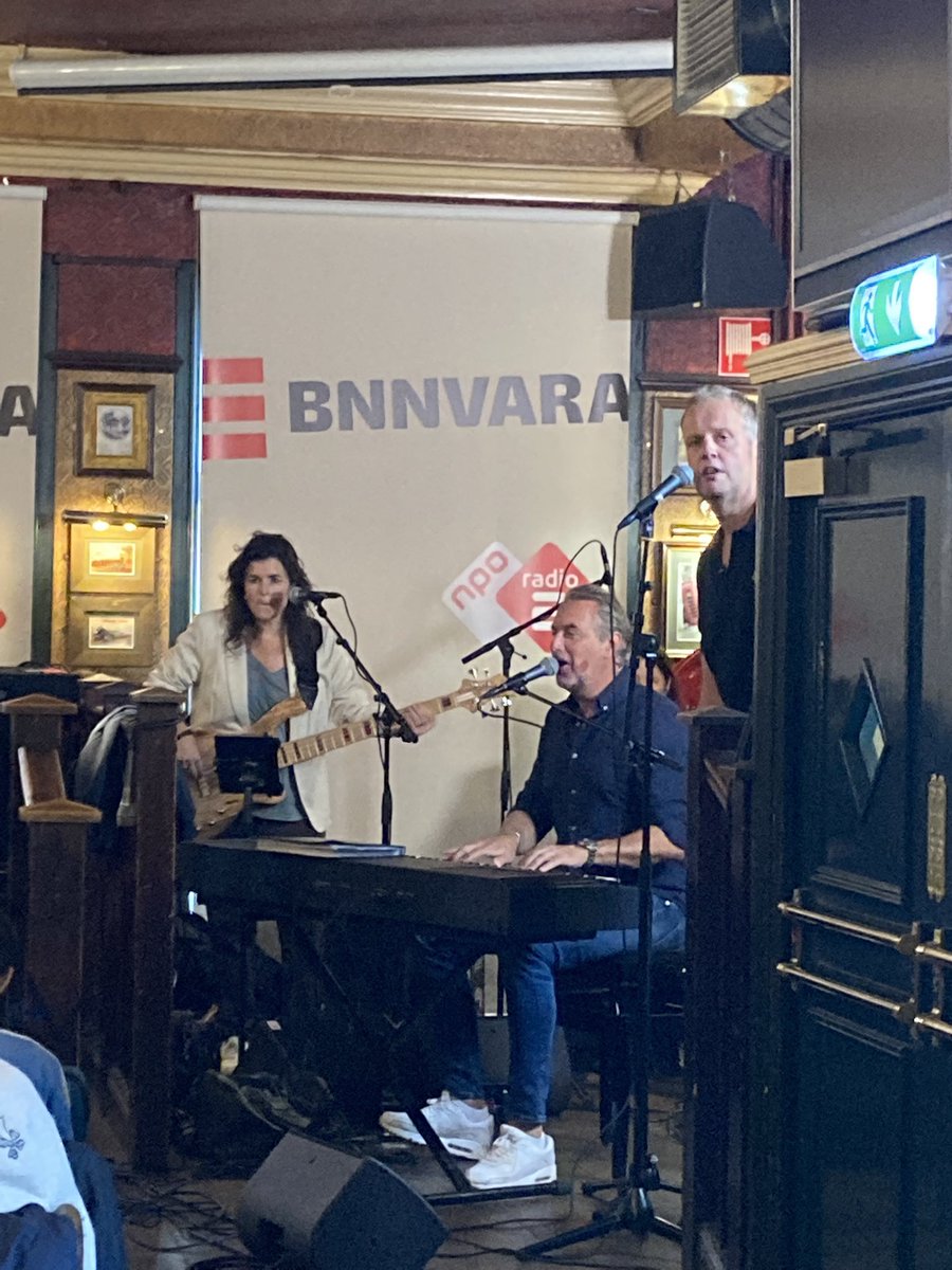 Straks <a href="/Veldhuis_Kemper/">Veldhuis & Kemper</a> live op <a href="/NPORadio2/">NPO Radio 2</a> bij <a href="/SpijkersBNNVARA/">Spijkers met Koppen | ☰ BNNVARA</a>!!