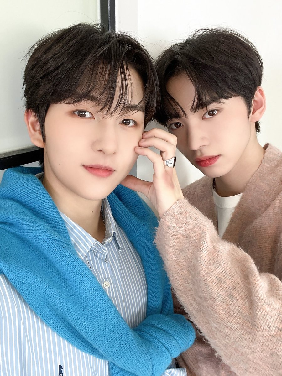 whib_official's tweet photo. 연습생 커리큘럼 3편의 조감독 진범입니다😊 감독님은 좋은 추억이었다고 하셨는데 저 또한 좋은 추억이었습니다(?) 다음에는 제가 메인으로 감독 이름을 달고! 콘텐츠를 디렉팅 하는 날이 오기를 여러분도 같이 기원해 주세요!! 😍

#진범 #jinbeom
#MIC #madeincjes
#trainee #연습생 #씨제스연습생 https://t.co/NVbcvrNQN3
