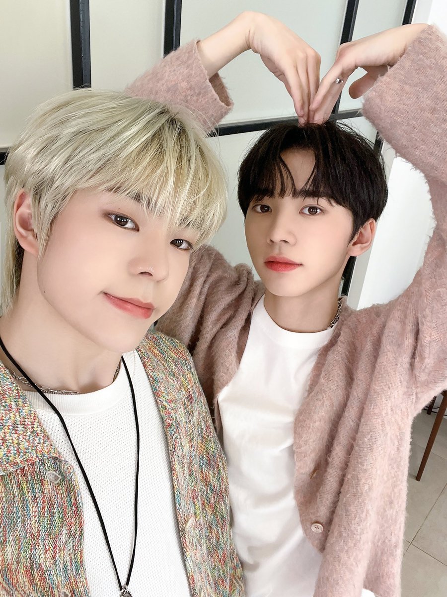 whib_official's tweet photo. 연습생 커리큘럼 3편의 조감독 진범입니다😊 감독님은 좋은 추억이었다고 하셨는데 저 또한 좋은 추억이었습니다(?) 다음에는 제가 메인으로 감독 이름을 달고! 콘텐츠를 디렉팅 하는 날이 오기를 여러분도 같이 기원해 주세요!! 😍

#진범 #jinbeom
#MIC #madeincjes
#trainee #연습생 #씨제스연습생 https://t.co/NVbcvrNQN3