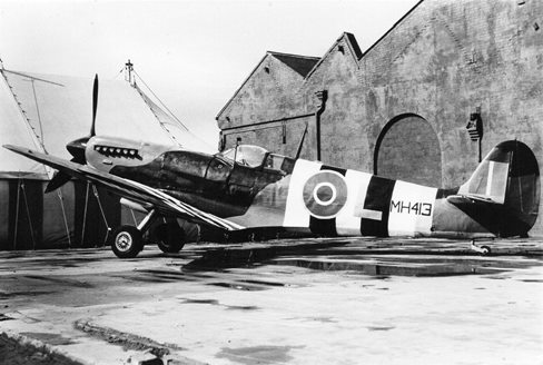 NewarkAirMus's tweet photo. @FlightPolish We reckon there are still one or two; here's the full set of BoB replicas that we once displayed; plus a picture of the #Spitfire fully assembled (1974)!
We're now more focused on real aircraft.
https://t.co/BKKhxAFB8R
#NAMusMemories https://t.co/1vDzvDpAY6