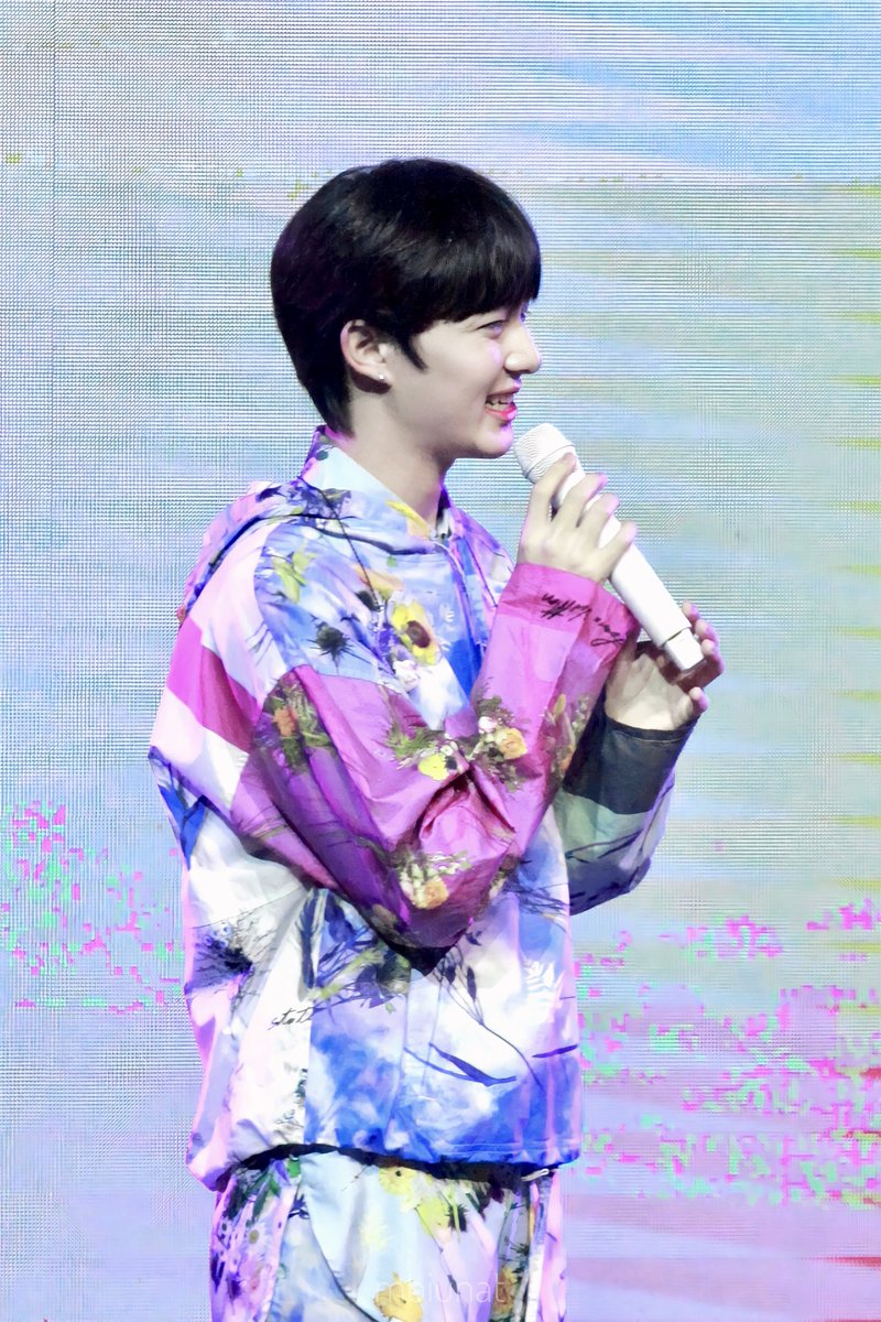 mbiunat's tweet photo. นู่น่ารักม้ากกกกกกกกกกกกก น่ารักแบบ น่าร๊ากกกกกกกกกกกกก ☺️☺️💖💖 #OnTutorWayConcert #NuNew @CwrNew https://t.co/kDzH3X7k2r