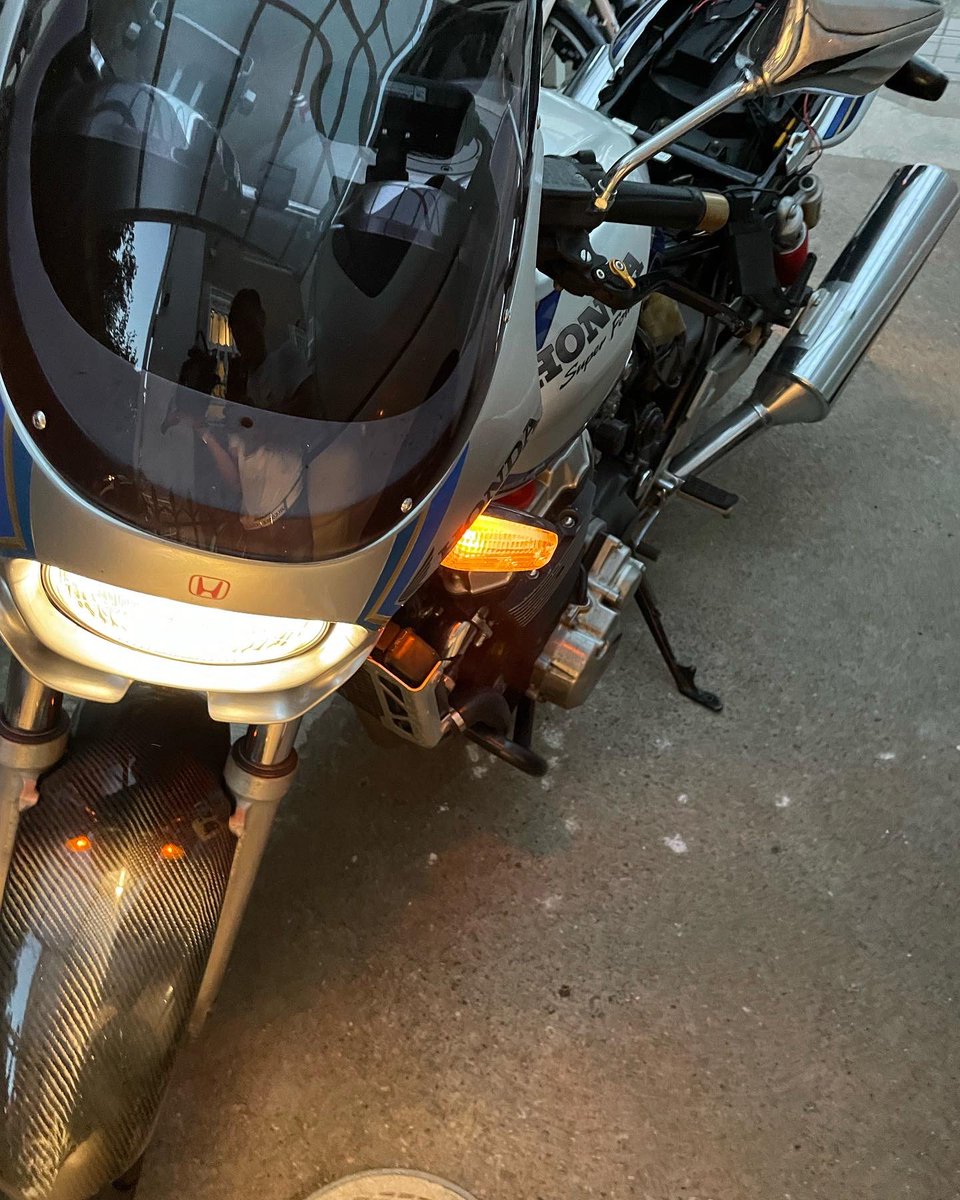 Chikayoshi_Kim's tweet photo. #cb1300 レクチファイヤー自力交換完了
素人すぎて4時間かかってしまった https://t.co/1ifESWwk0U