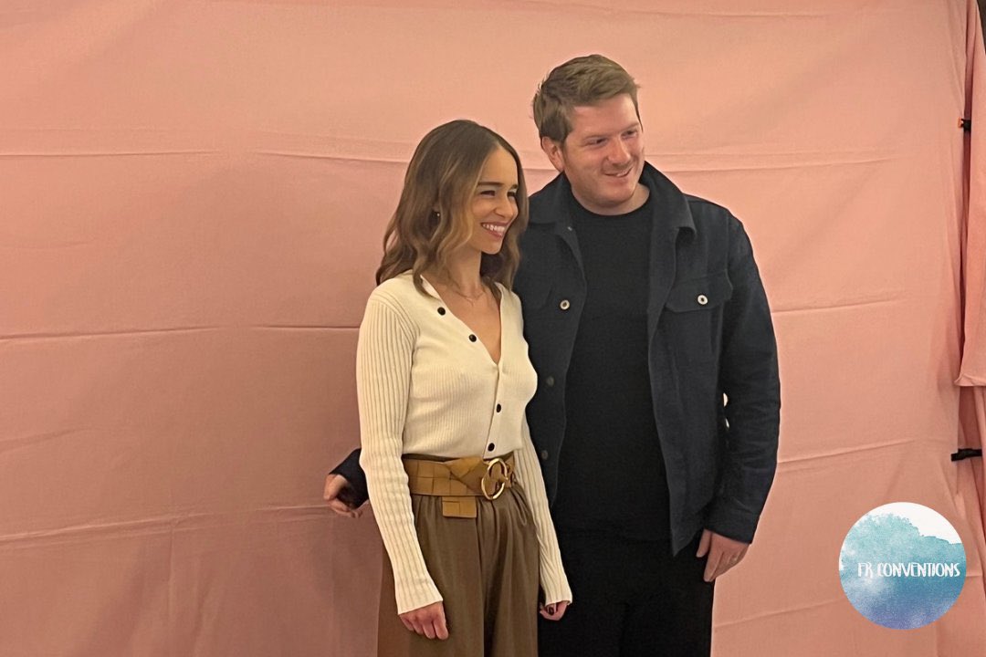 EmiliaClarkeTM's tweet photo. 📸 New pictures of Emilia Clarke with fans today at the ‘Dream It Fest’ in London! https://t.co/K51qjkozRK