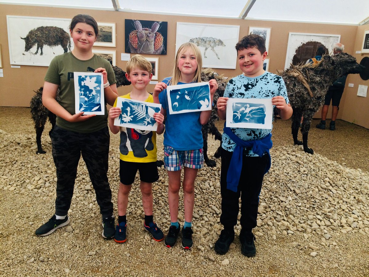 KateBellis7's tweet photo. We had so many lovely visitors, really enjoying #earthboundproject #Cyanotype and #earth pigment drawing workshops, A great end to this first part of our EarthBound journey. Art is for everyone! The workshops were free and for all ages! Thank you @longcliffe #community fund. https://t.co/TrwZpi36rJ