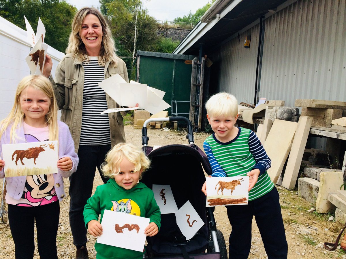 KateBellis7's tweet photo. We had so many lovely visitors, really enjoying #earthboundproject #Cyanotype and #earth pigment drawing workshops, A great end to this first part of our EarthBound journey. Art is for everyone! The workshops were free and for all ages! Thank you @longcliffe #community fund. https://t.co/TrwZpi36rJ