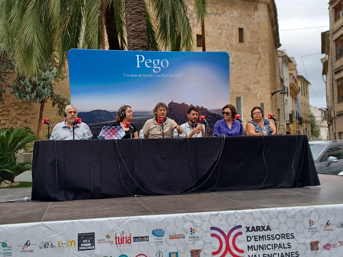 XEMV_fvmp's tweet photo. En la propera taula comptem amb l'alcaldessa de l'Atzúbia, Maria Oltra, l'alcalde de la @ValldAlcala, Pablo Martínez, l'alcaldessa de la Vall d'Ebo , Leonor Jiménez, l'alcalde de la @aj_VGallinera, Ignasi Mora, i l'alcalde de @ajupego, Enrique Moll. https://t.co/32hB5zwouM