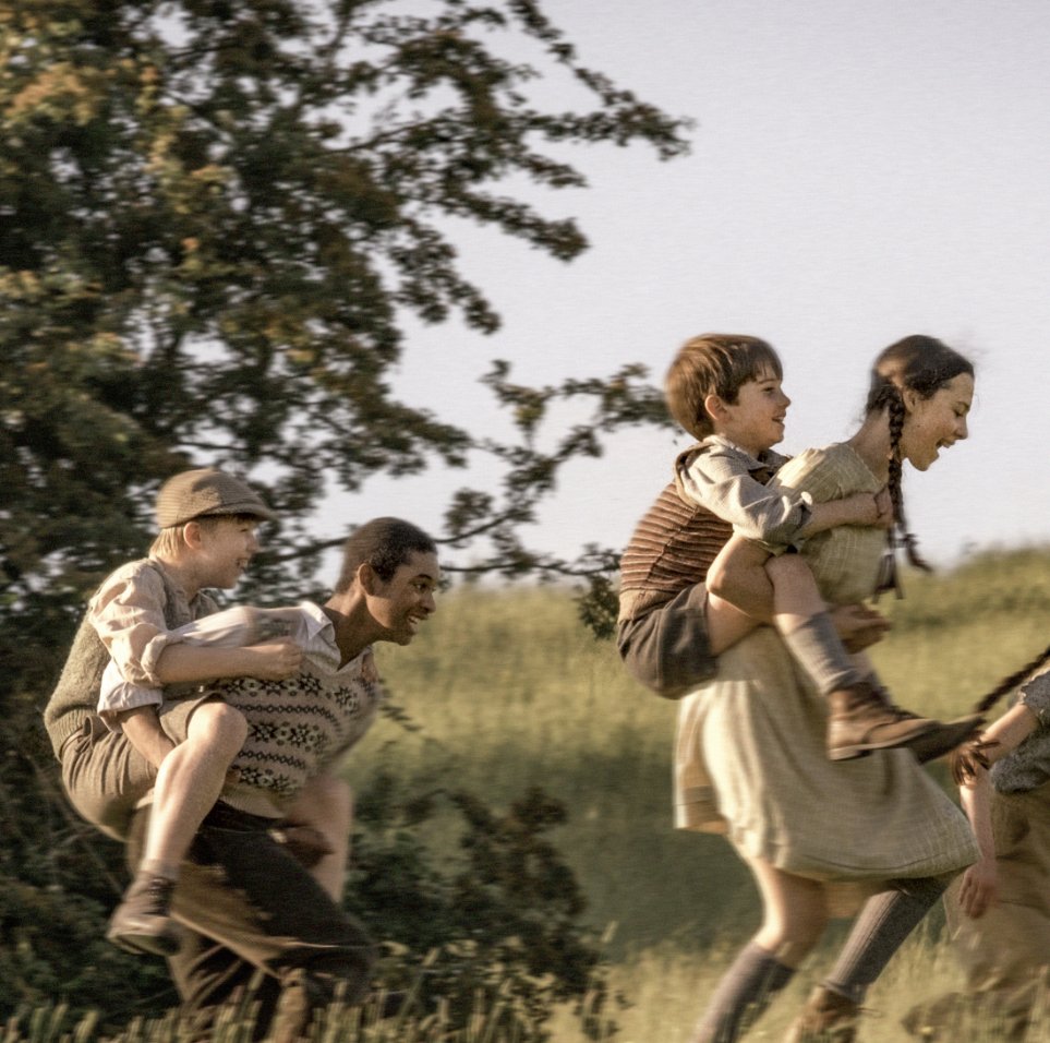 Filmhouse's tweet photo. Inspired by a beloved British family film, #TheRailwayChildren is an enchanting, moving and heart-warming adventure for a new generation, and luckily.. it's this week's #FHJunior! 🚂
Come along for the ride tomorrow at 11am 🛤
⫸ Book now // https://t.co/dNHtlMaLCN https://t.co/3od5hxbUPH