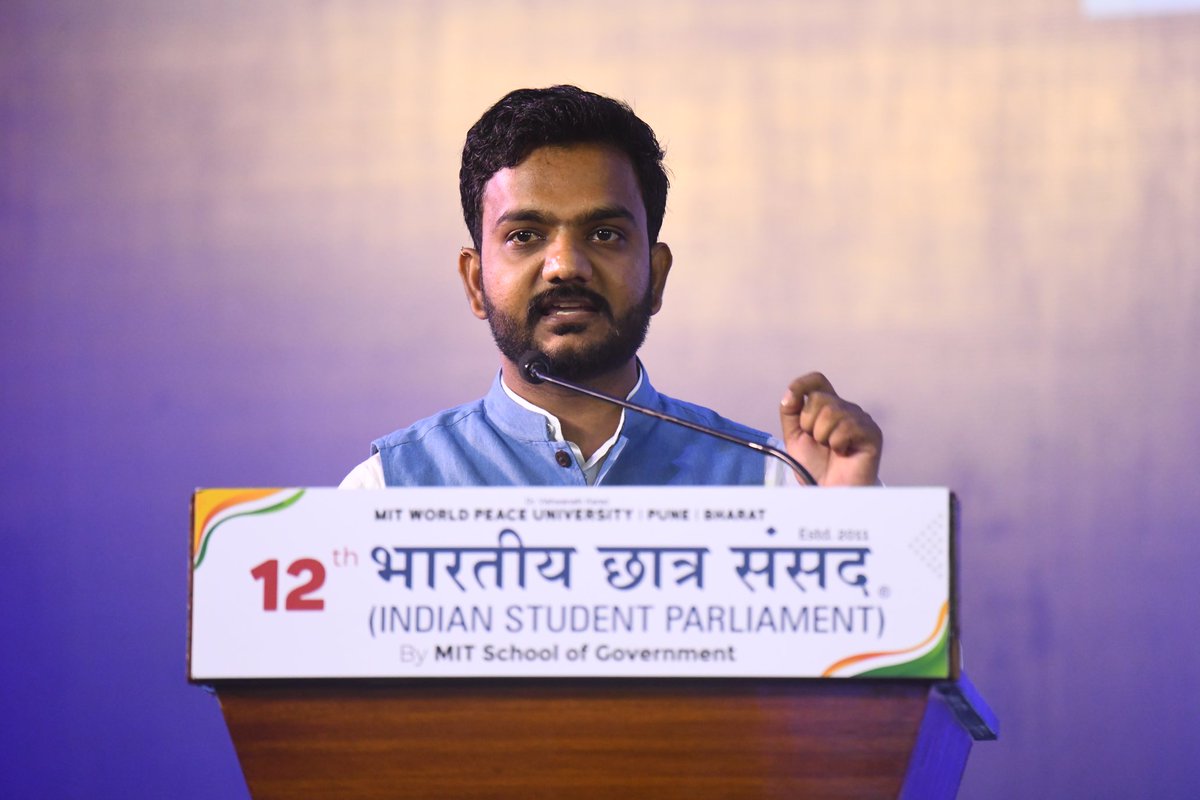 Kaushalsahu1496's tweet photo. It was pleasure to speak on "Indian Media" in 12th Bhartiya Chatra Sansad Pune.
Also pleasure to share stage with
@ManishTewari @saurabhtop @ashutosh83B @IromSharmila @AnshulAvijit @MITWPUOfficial
#BCS2022 #Bharathumarahai #PoliticalLeadership #MITWPUPune https://t.co/lzQYHF77R0