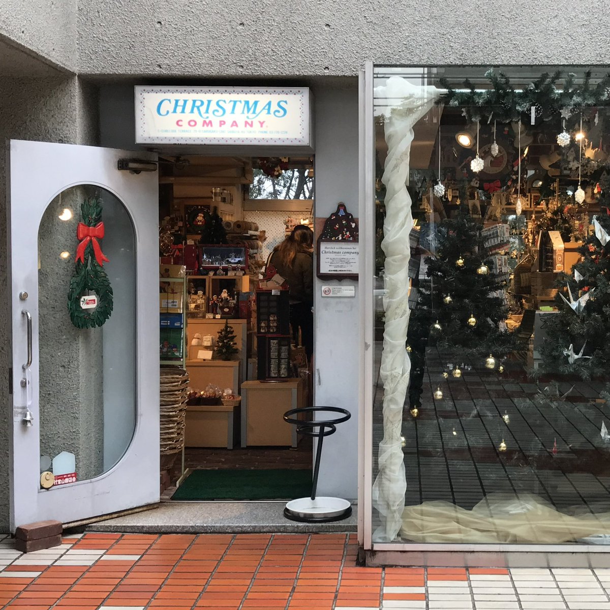 Tokyo_Fresh's tweet photo. It’s #Christmas all year round here: #Tokyo ‘s only dedicated #xmas shop in #daikanyama https://t.co/dTvkGJpsgU