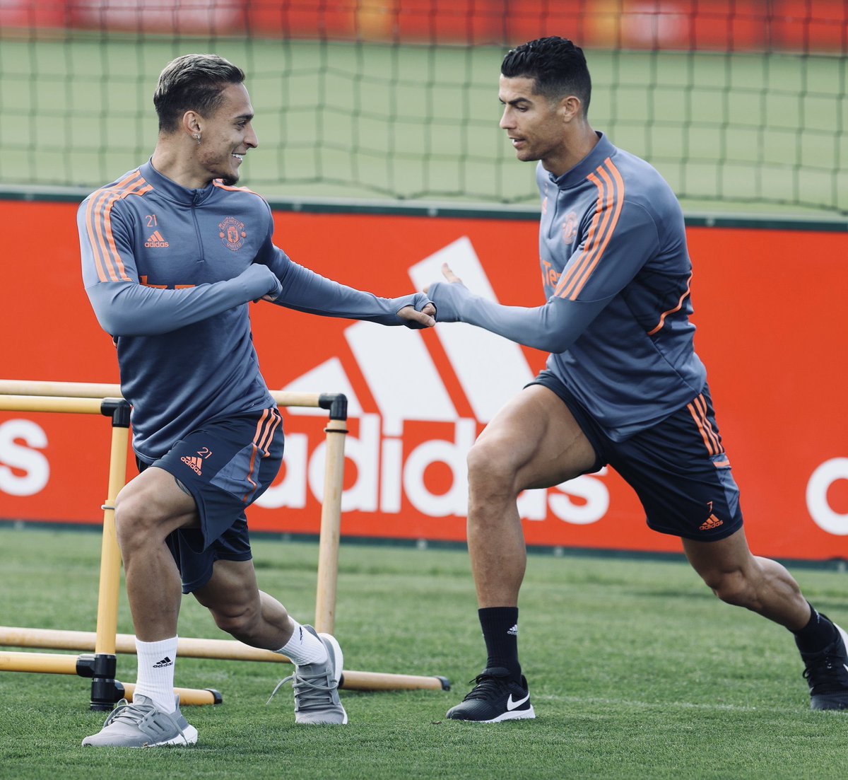 KallayTimi's tweet photo. Antony and Ronaldo look dey copy sabinus https://t.co/comVa0oRk7